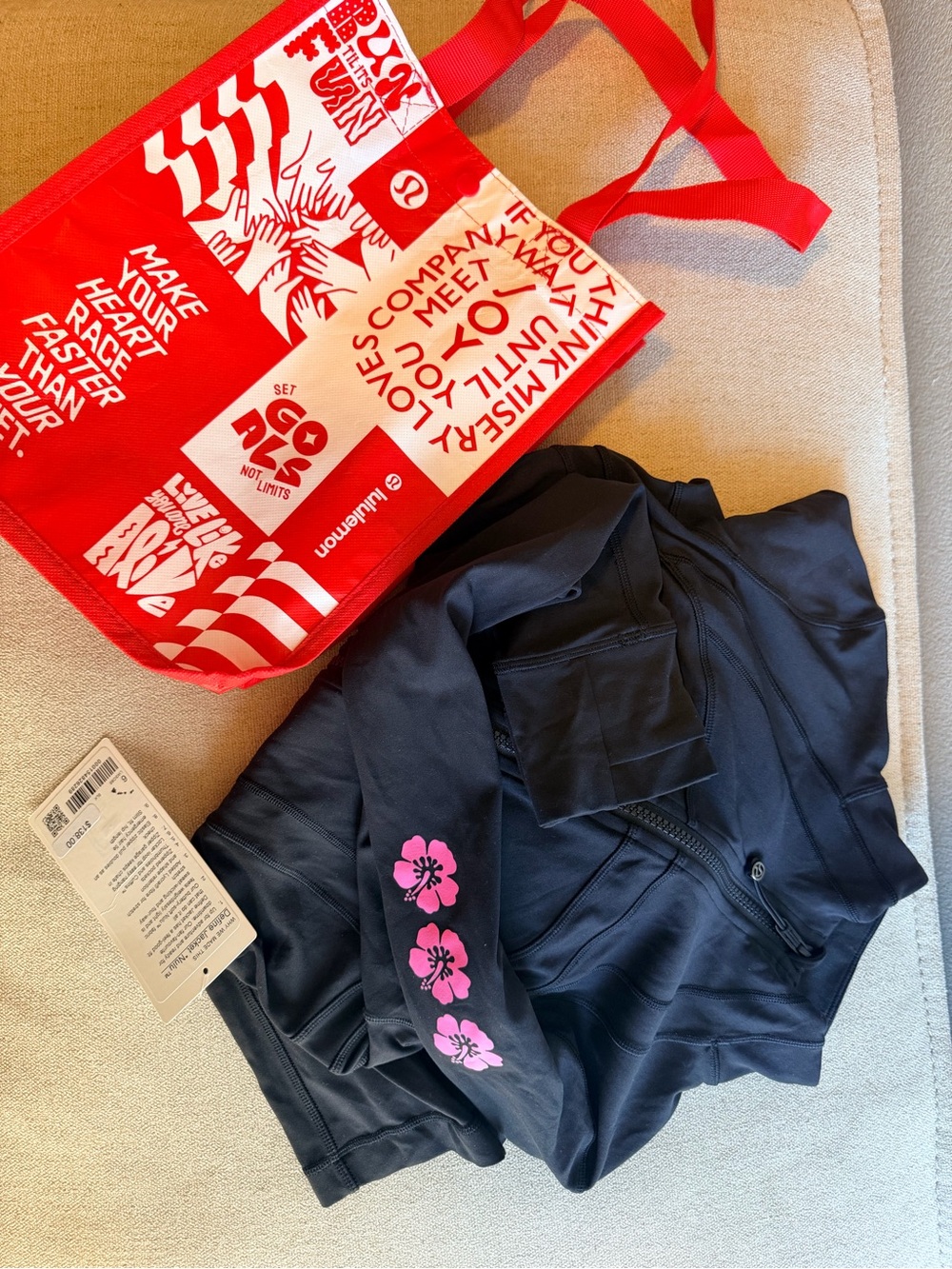 NWT Lululemon Define jacket Nulu Maui edition size 6 pink hibiscus flowers